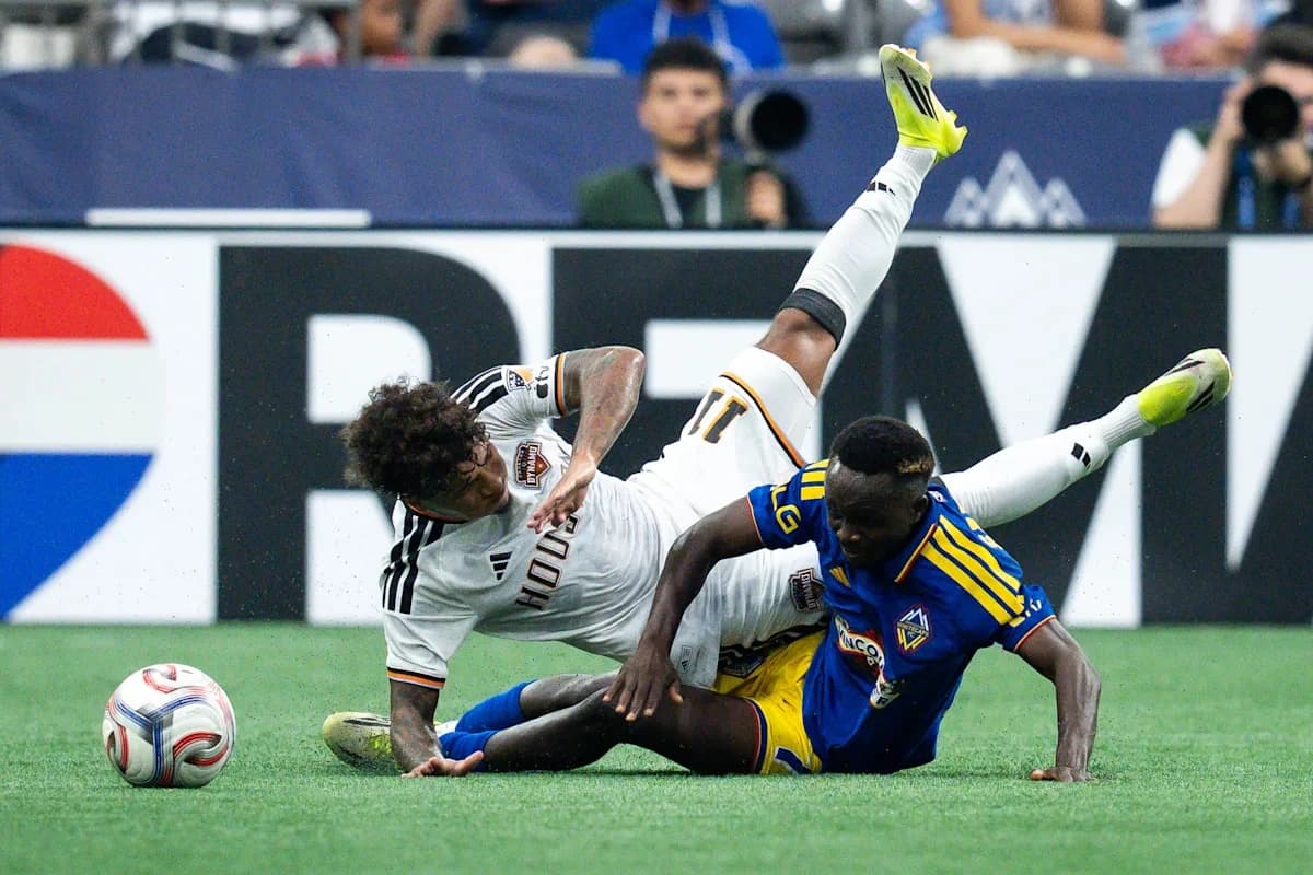 Bond delivers as Dynamos blank Whitecaps 1-0 for MLS record-tying fifth straight shutout victory