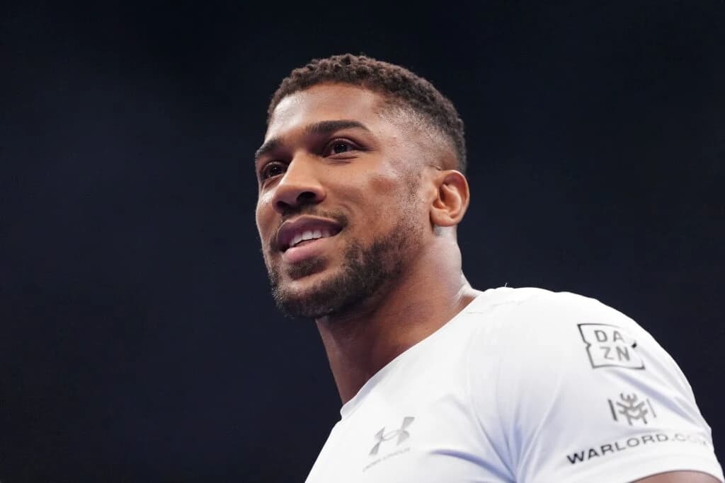 Box: Trimis la podea de două ori, Anthony Joshua l-a făcut KO pe Kristian Prenga