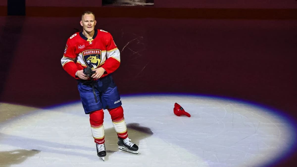 Brady Tkachuk third in NHL history with back-to-back natural hat tricks