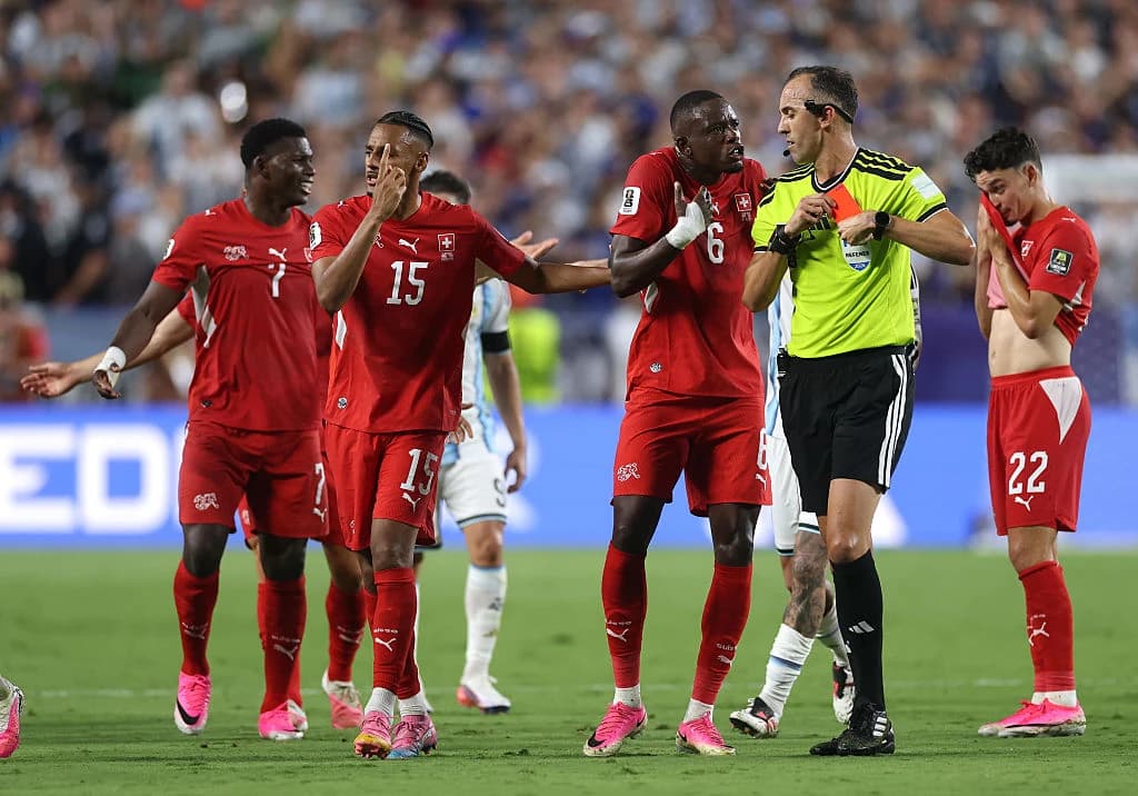 Breel Embolo a intrat în istoria negativă a Cupei Mondiale, după ce a văzut cartonașul roșu în Argen