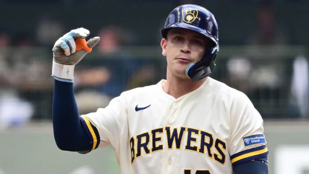 Brewers bench Pratt for not hustling: 'No excuse'