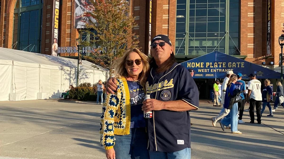 Brewers fans' World Series outfits carry spirit and sentiment