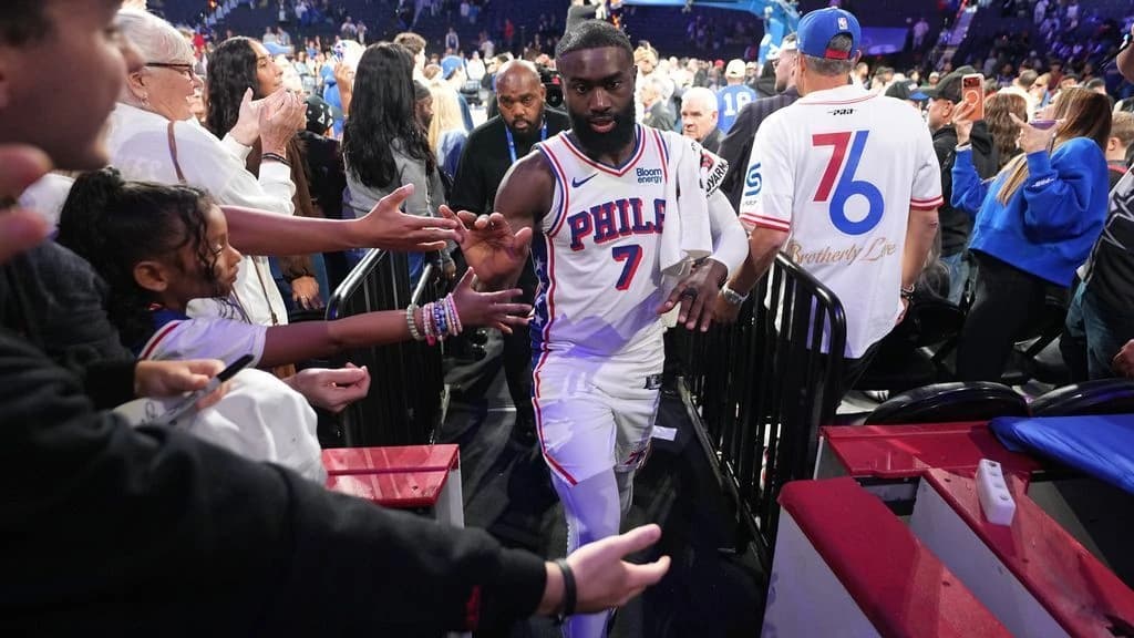 Brown claims no beef, but says Tatum should 'stay ready at all times'