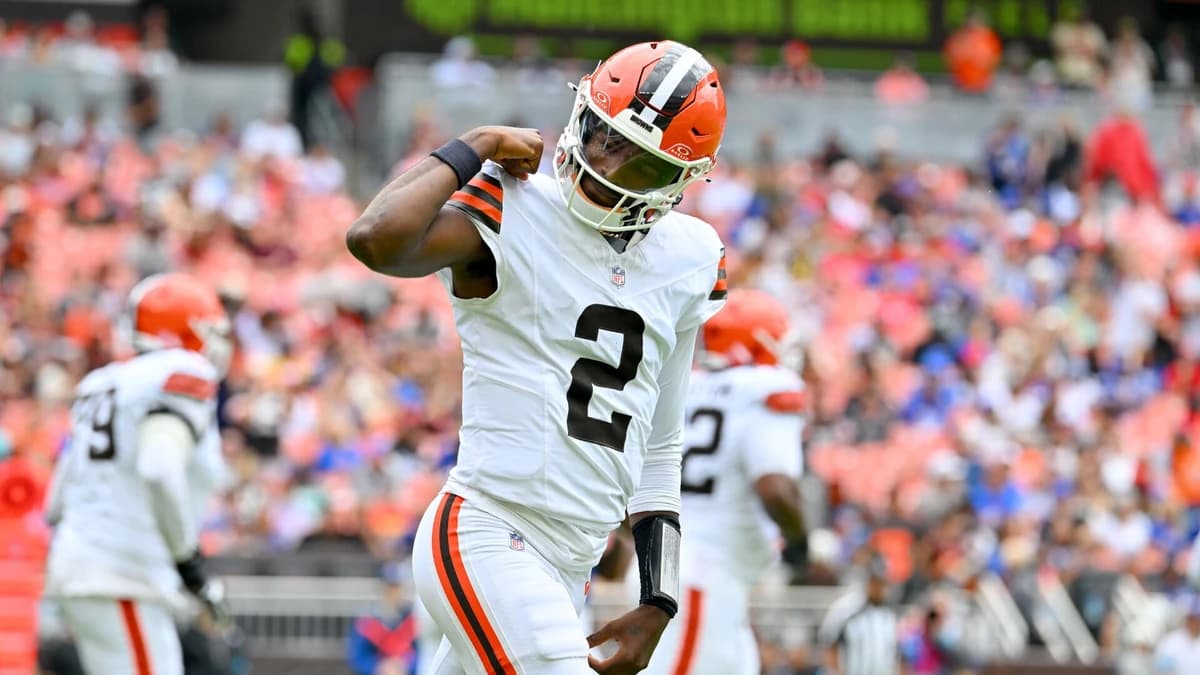 Browns quarterback battle: Shedeur Sanders decent in start, Deshaun Watson struggles, both throw int