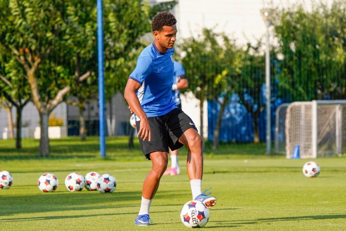 Bursa Transferurilor. Farul Constanța – două transferuri într-o zi. Rapid oficializează sosirea lui