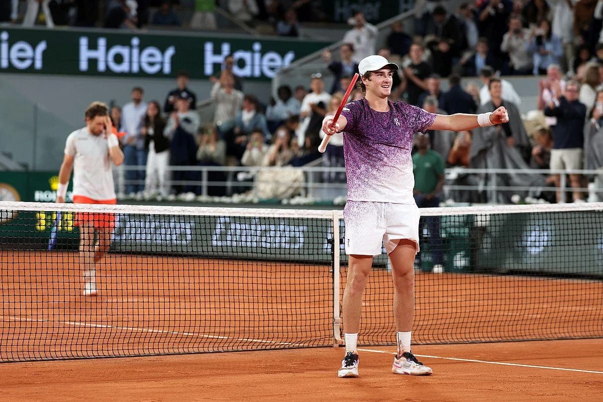 „Călăul” lui Djokovic a mai făcut o victimă de renume: a scos dublul finalist de la Roland Garros!