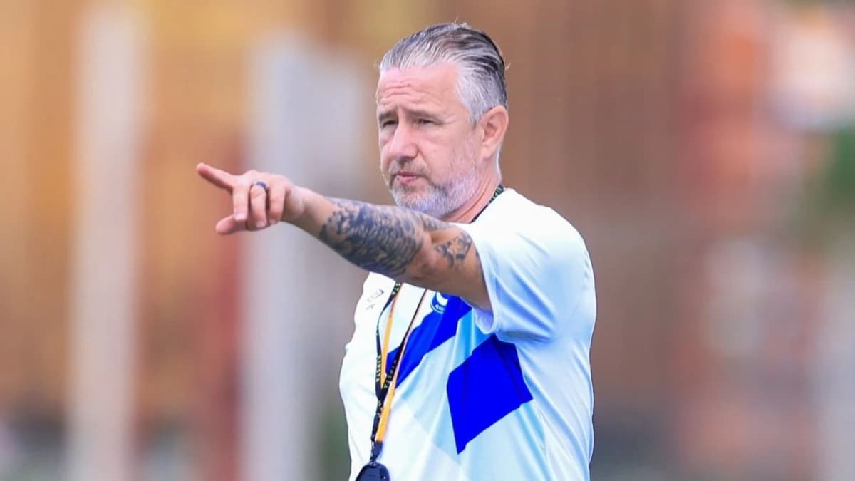 Cale liberă spre FCSB: Laurențiu Reghecampf și-a reziliat contractul cu Esperance