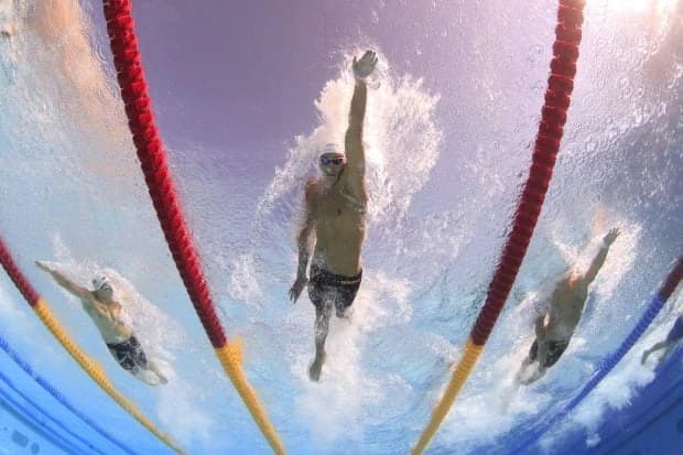 Când înoată David Popovici în semifinala de la 200 de metri liber de la Campionatele Europene și cin