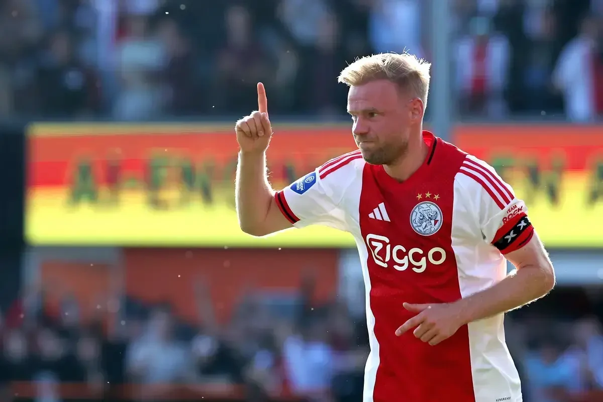Căpitanul lui Ajax a făcut scandal înainte de penalty-uri: „Suntem amatori?!” » Rivalul i-a dat drep
