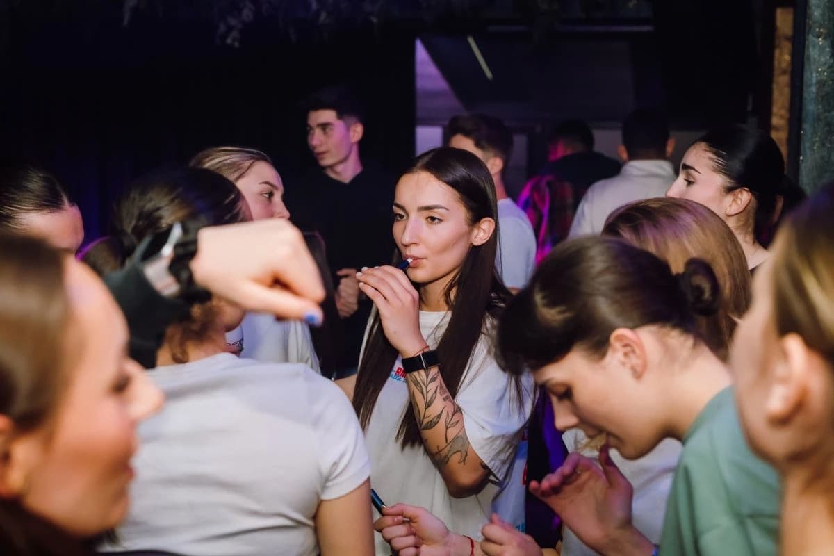 Căpitanul naționalei U20 a României reacționează după ce a fost surprinsă cu o țigară electronică în