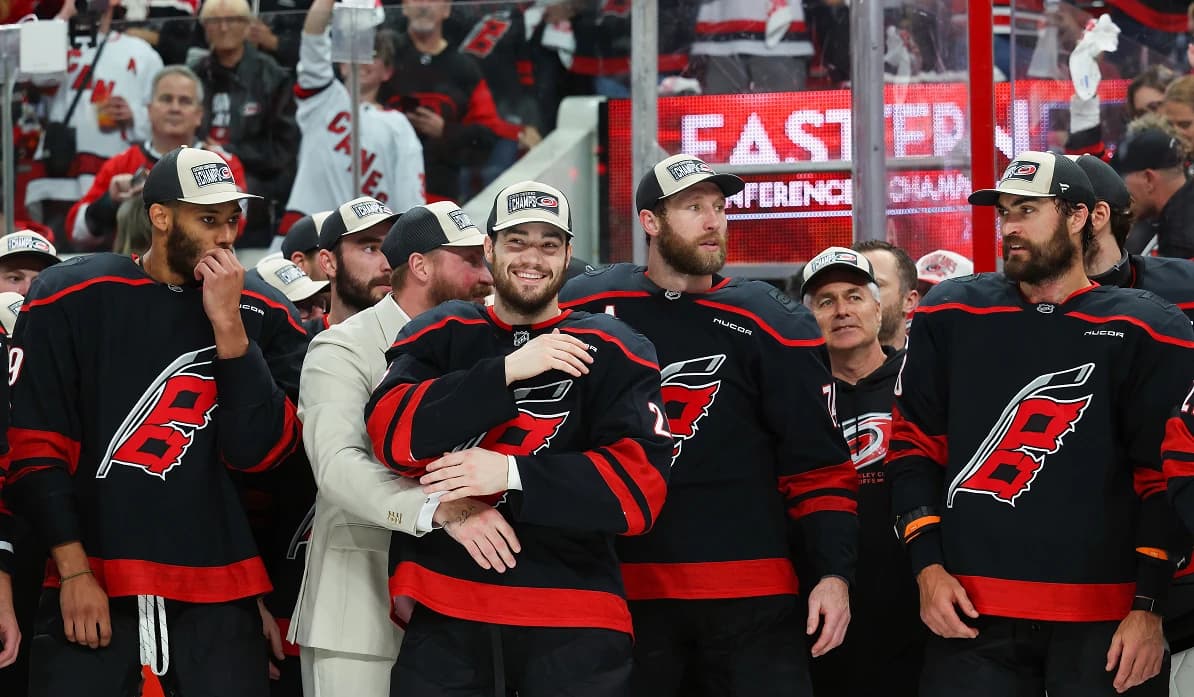 Carolina Hurricanes s-a calificat în marea finală a Cupei Stanley. Duel cu Vegas Golden Knights în u