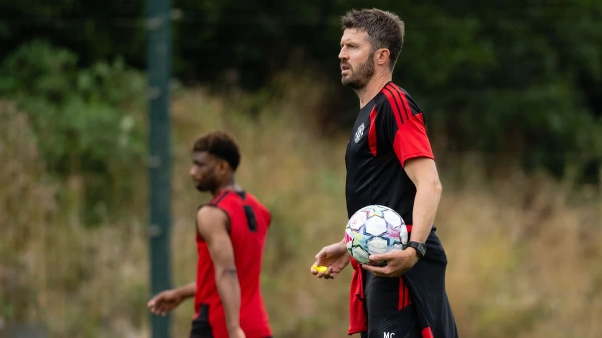 Carrick wants more signings: 'Need to keep pushing'
