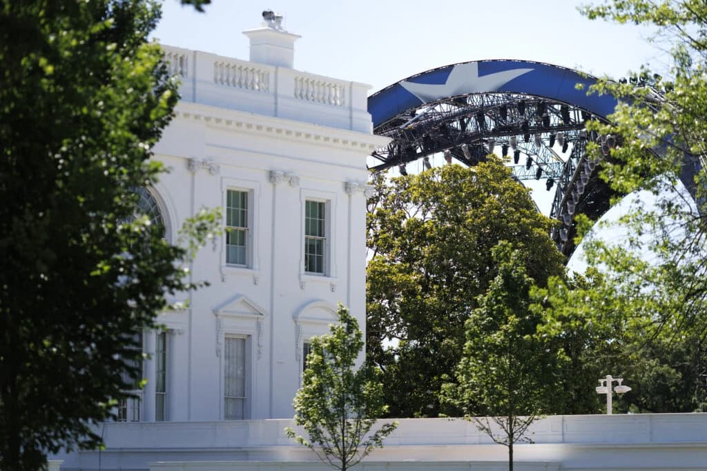 Casa Albă se transformă într-un ring UFC. Trump pregătește un eveniment fără precedent pe peluza sud