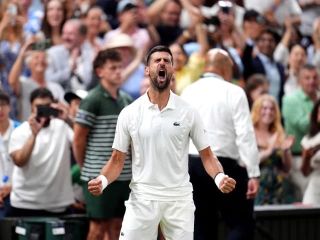 Ce meci, ce victorie! După mai mult de CINCI ore, Novak Djokovic e în semifinale la Wimbledon