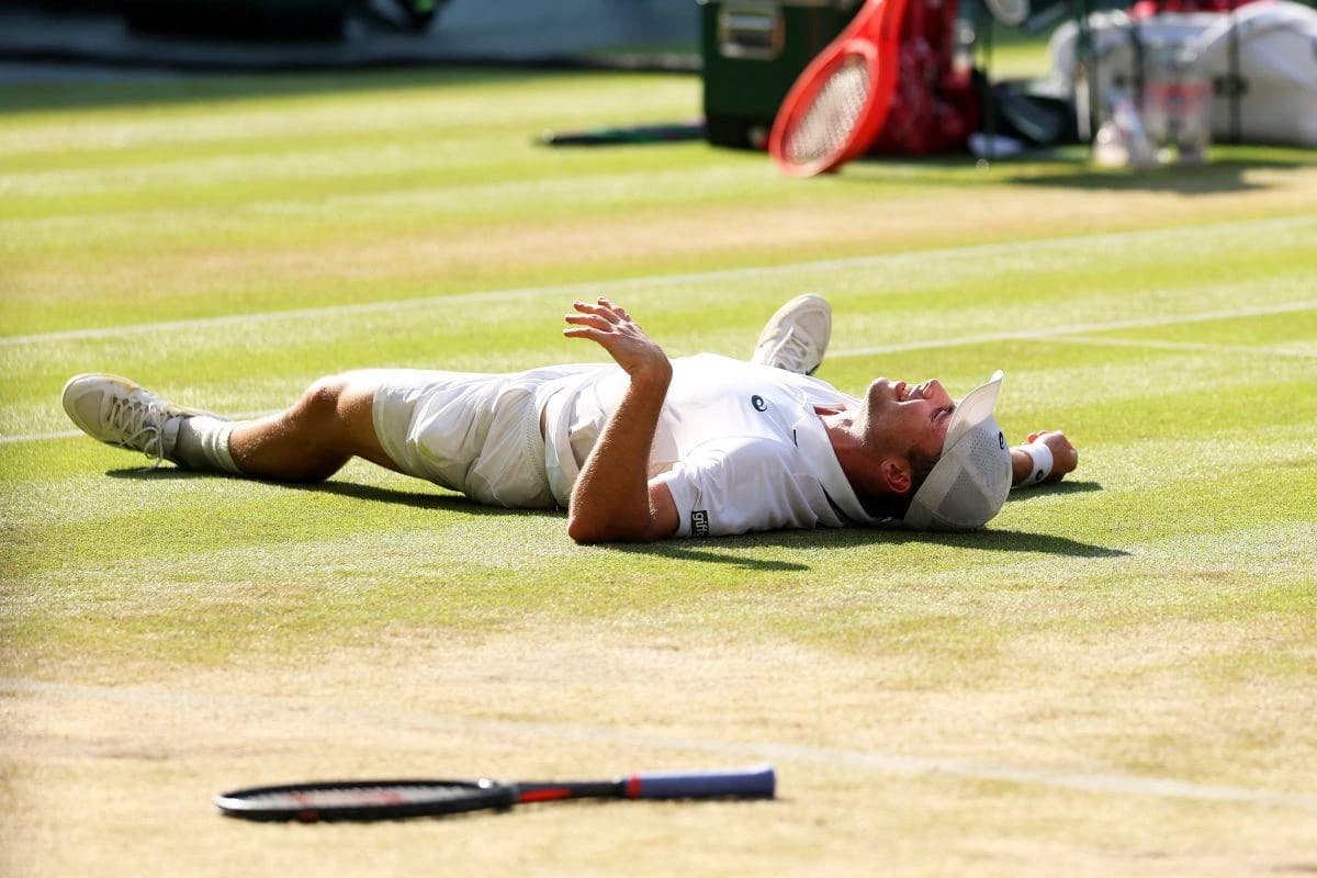 Cea mai mare surpriză de la Wimbledon » Aflat pe locul 114 ATP, absolventul de Stanford a ajuns în s