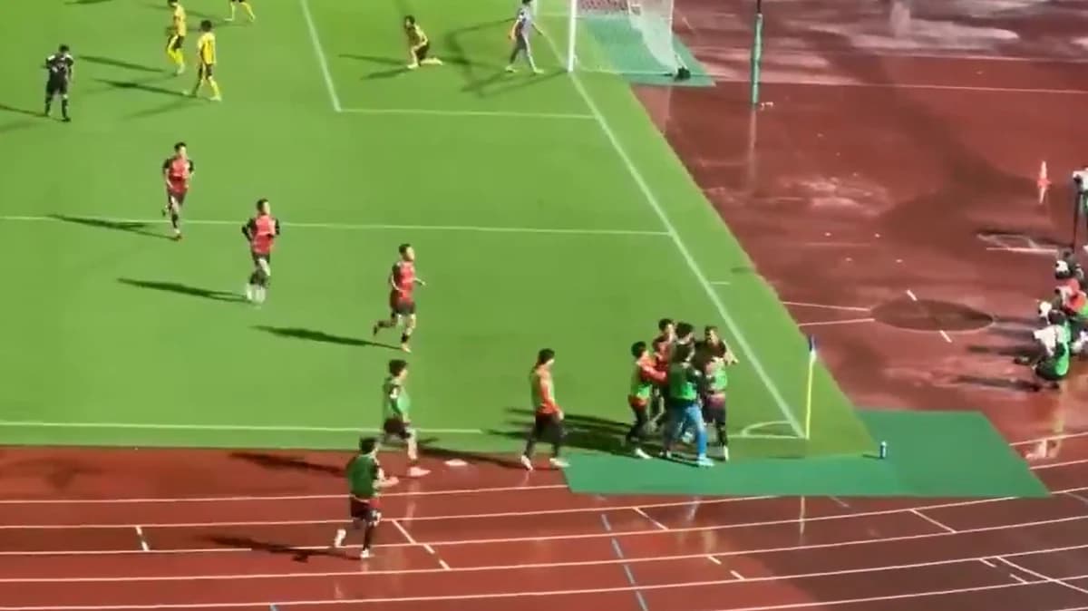 Cel mai bătrân fotbalist din lume, GOL după 4 ani într-un meci oficial! A declanșat ”nebunia”