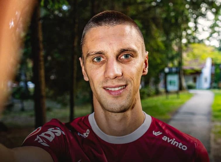 CFR Cluj a făcut al doilea transfer al zilei. Cine este Igor Savic, noul mijlocaş al ardelenilor