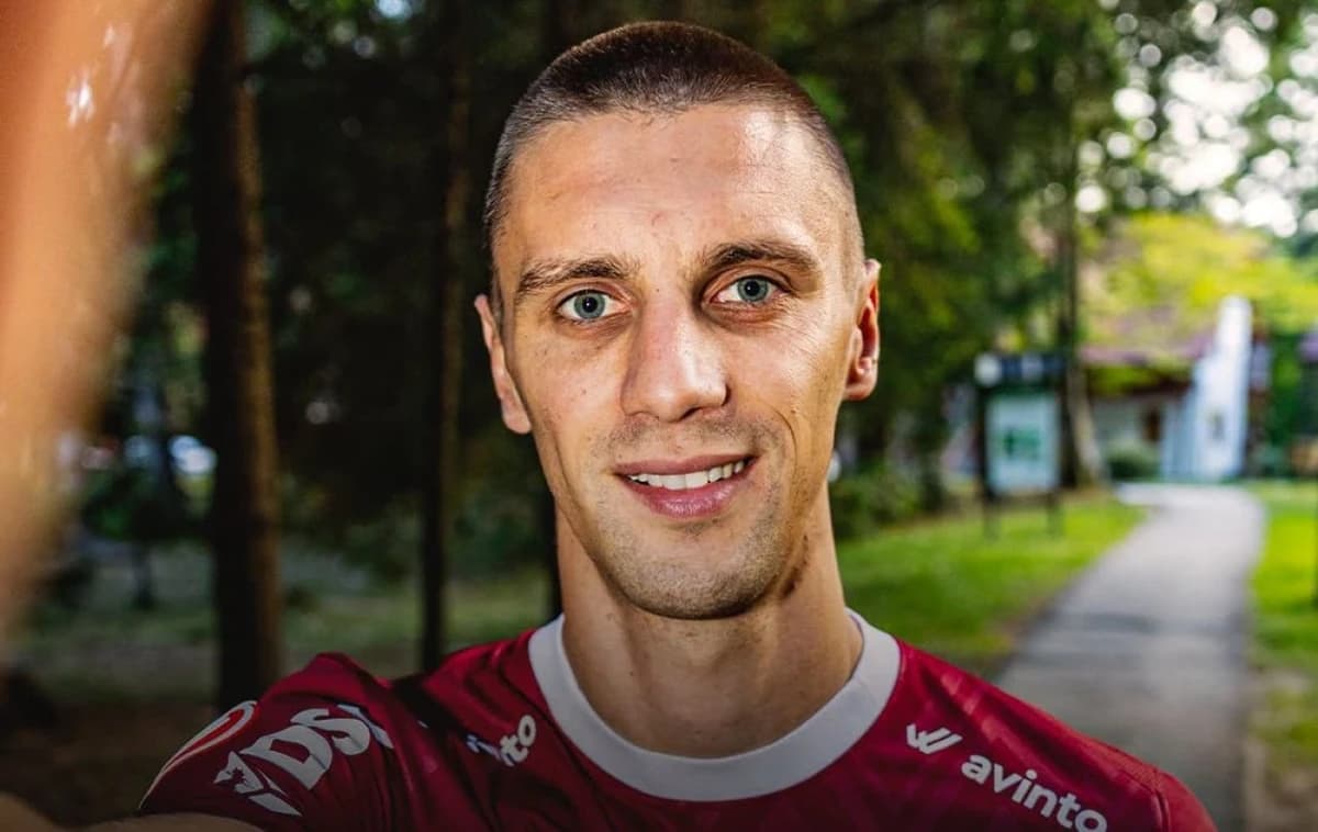 CFR Cluj transferă pe bandă rulantă! Fotbalistul cu șase trofee este a treia mutare a zilei și a cin