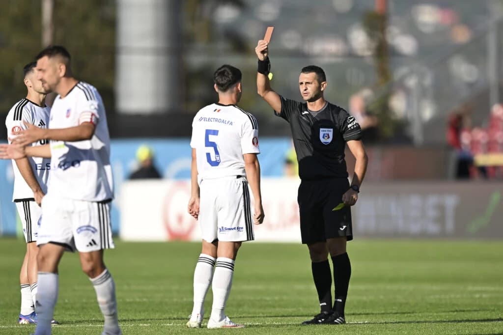CFR Cluj, victorie cu FC Botoșani. Oaspeții au jucat în 10 din minutul 9