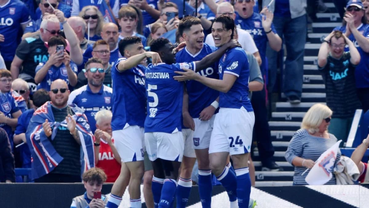 Championship final day LIVE: Wrexham look to secur...