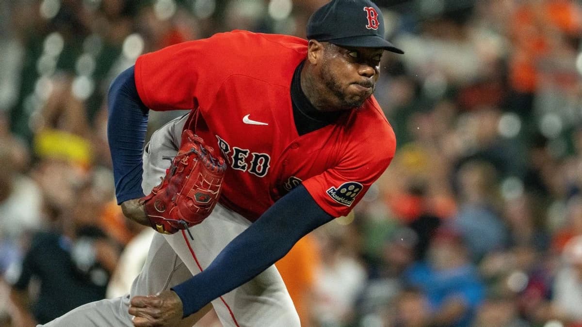 Chapman notches 400th save as Red Sox roll