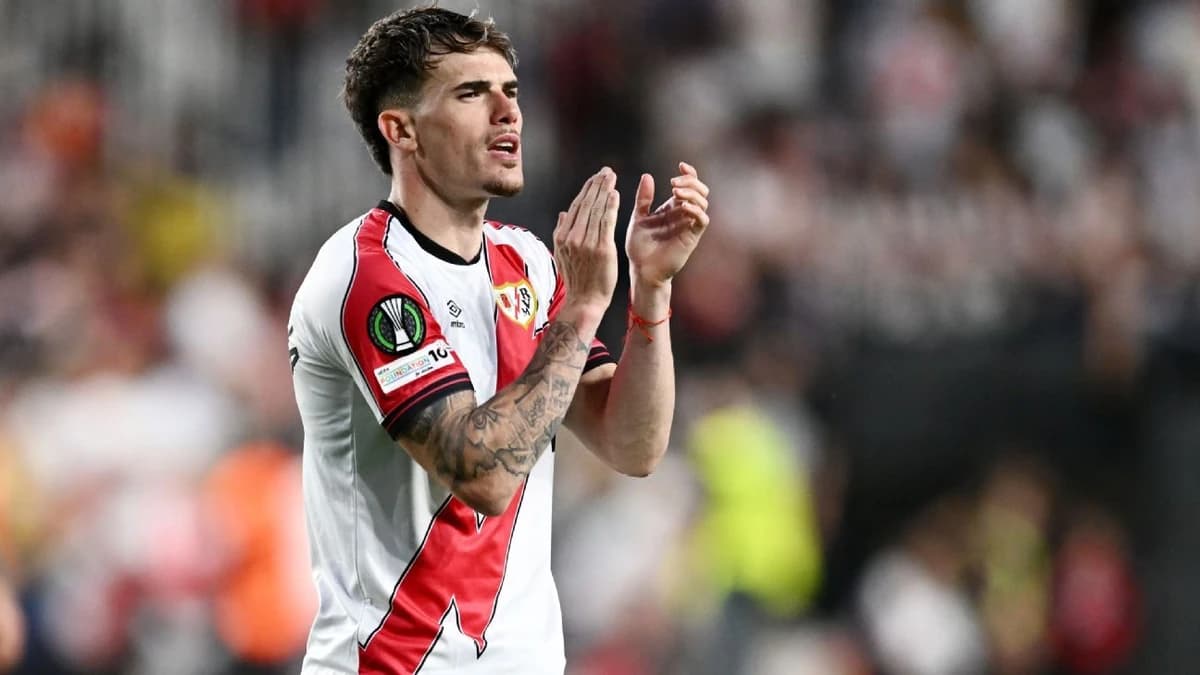 Chelsea complete signing of Pep Chavarría