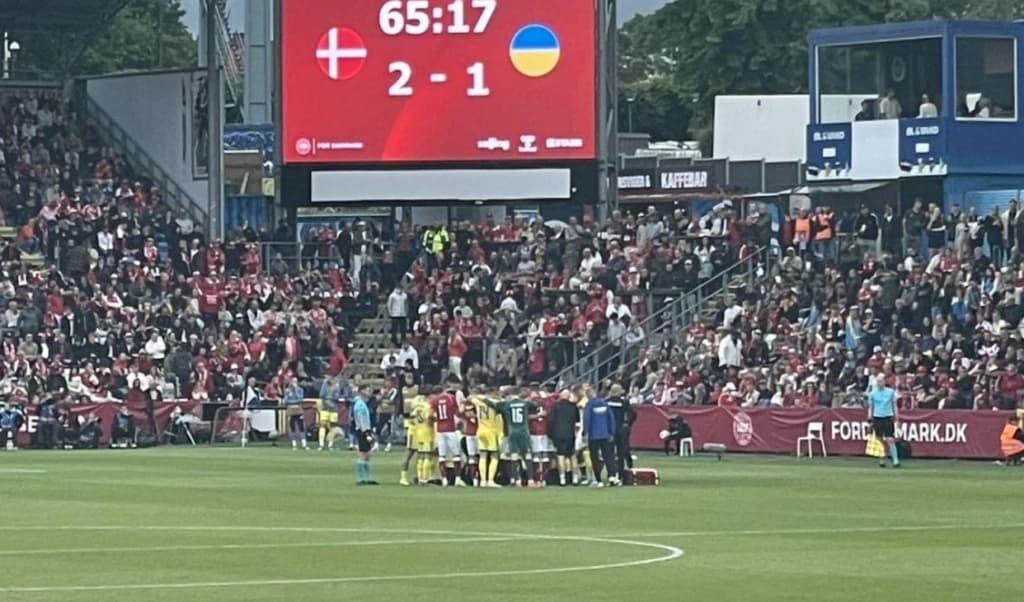 Christian Eriksen s-a prăbușit pe teren în timpul meciului Danemarca-Ucraina | UPDATE: Vești de la s