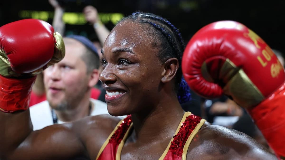 Claressa Shields stops Kaye Scott to reclaim WBC and WBA middleweight belts