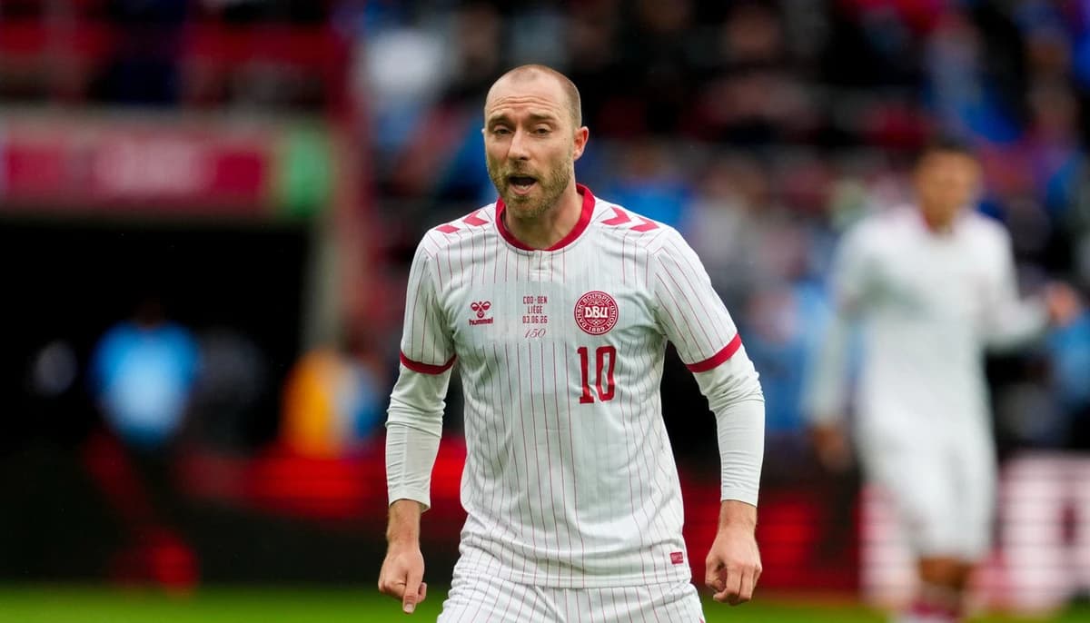 Clipe de groază: Christian Eriksen a căzut din nou pe teren și a fost resuscitat de medici! Arbitrii