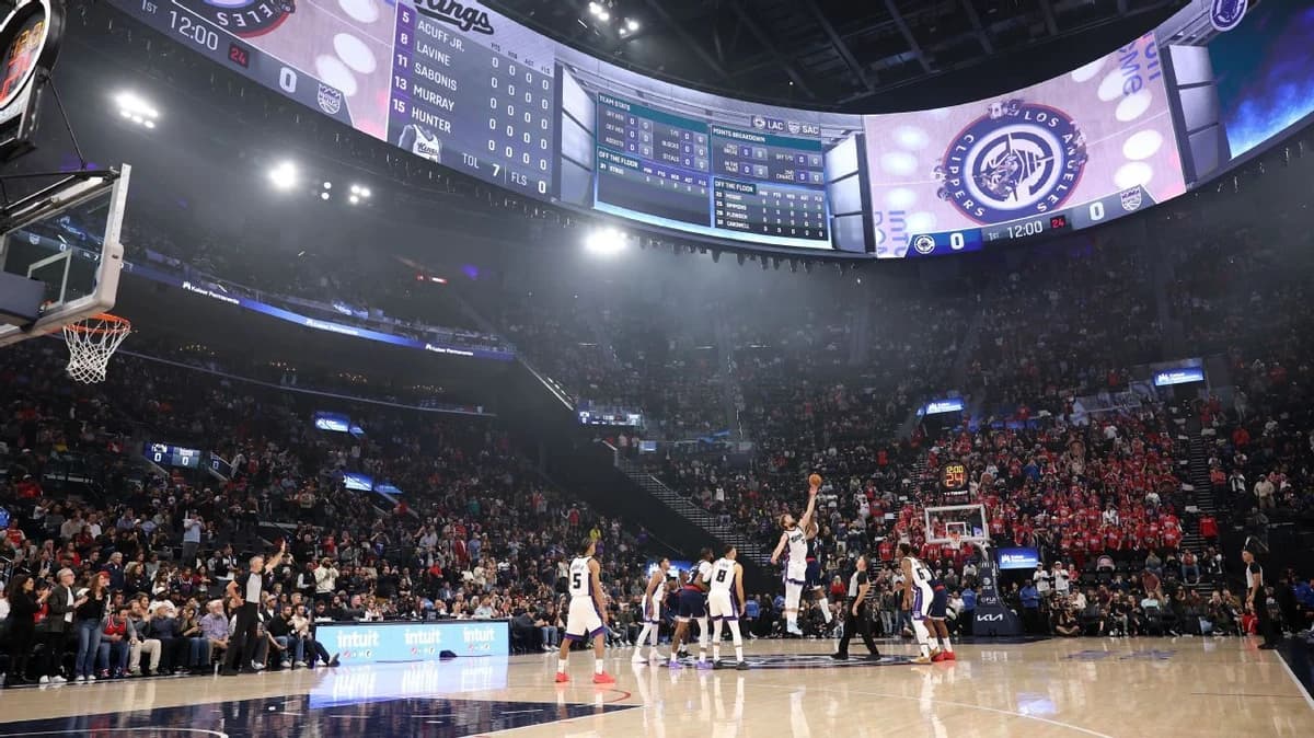 Clippers dedicate opening win over Kings to banned Ballmer
