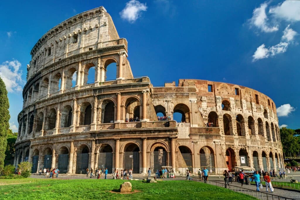 Colosseumul din Roma, program schimbat din cauza căldurii. Când vor putea intra turiștii