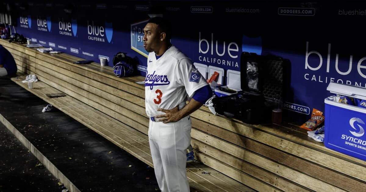 Commentary: Dave Roberts and Dodgers need to stop using Edwin Díaz in high-leverage moments