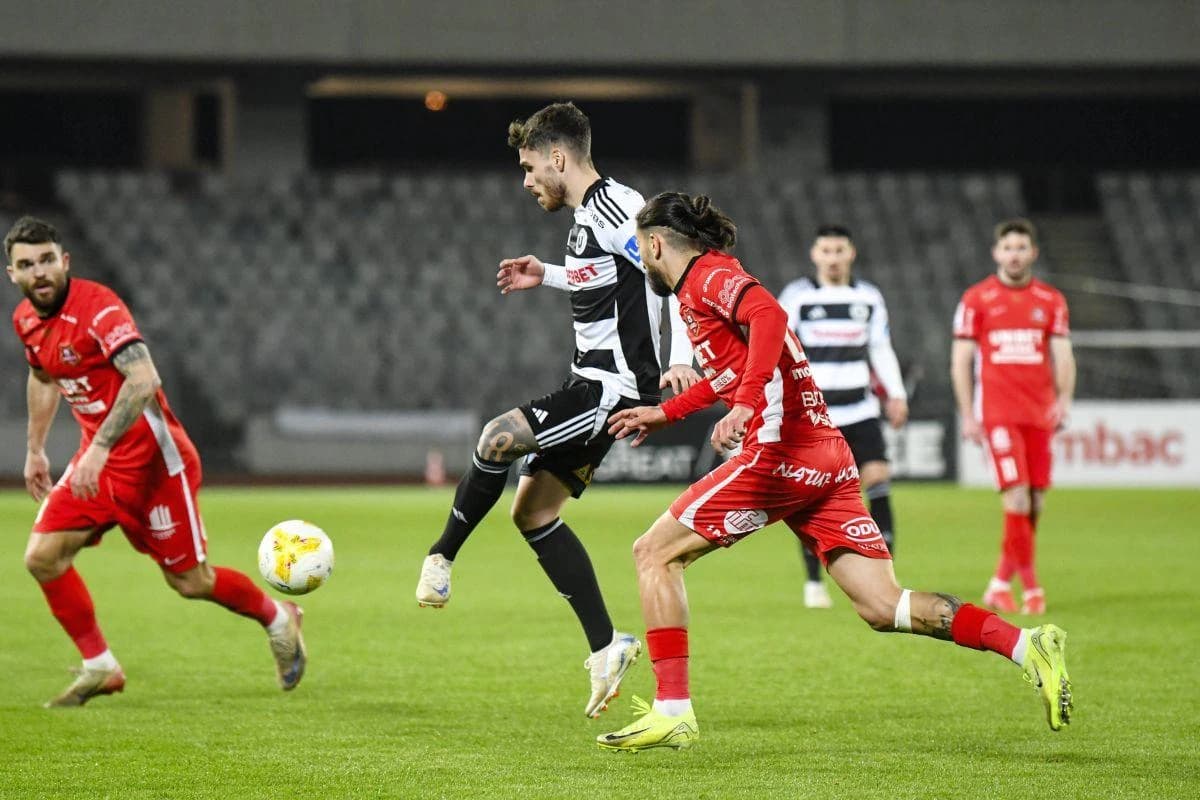 Corvinul nu se oprește din transferuri! Negocieri cu fotbalistul lui U Cluj
