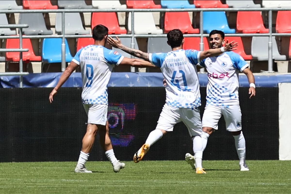 Corvinul o bate pe Steaua și e la doar un pas de promovarea în Superliga!