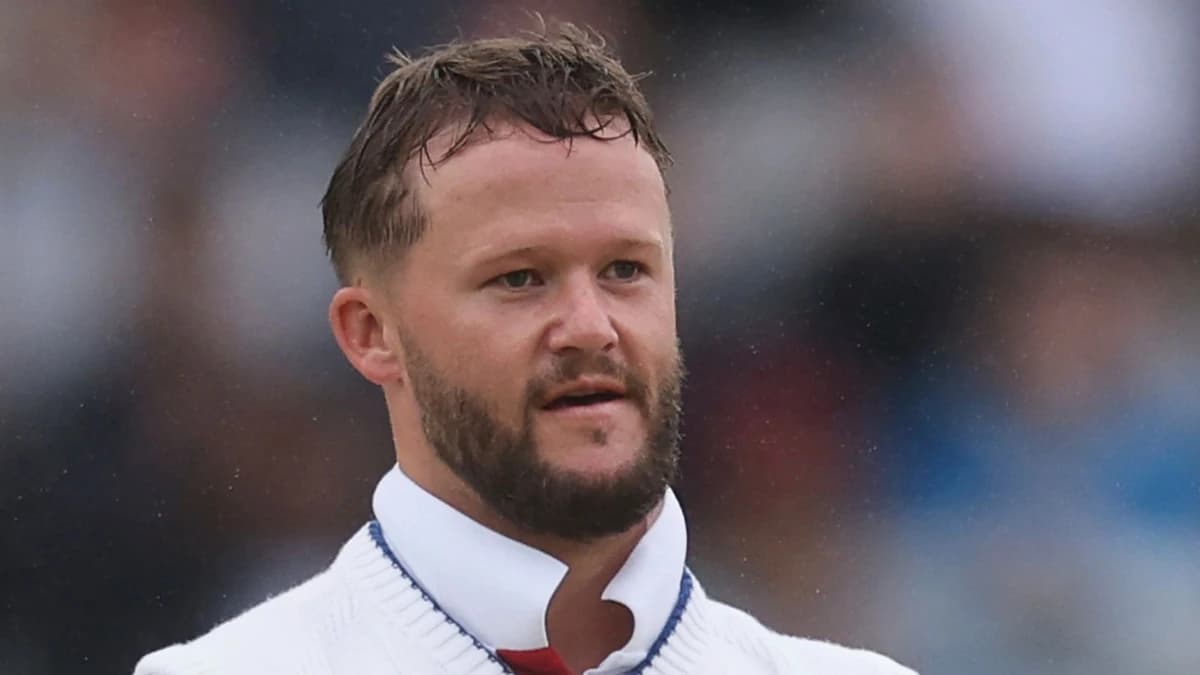 County Championship: Ben Duckett hits double century as Ollie Robinson strengthens England Test clai