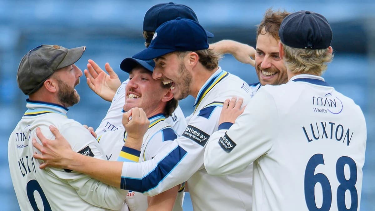County Championship: Somerset's title hopes hit badly in Yorkshire defeat as Notts also miss out to