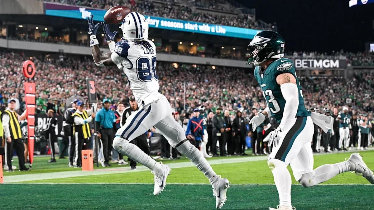 Cowboys beat Eagles to stay alive in NFC East race