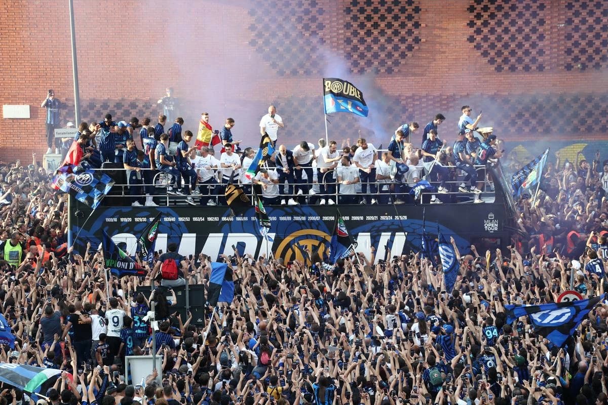 Cristi Chivu, descătușat la parada lui Inter! Accesoriul care a atras atenția, purtat de antrenor și