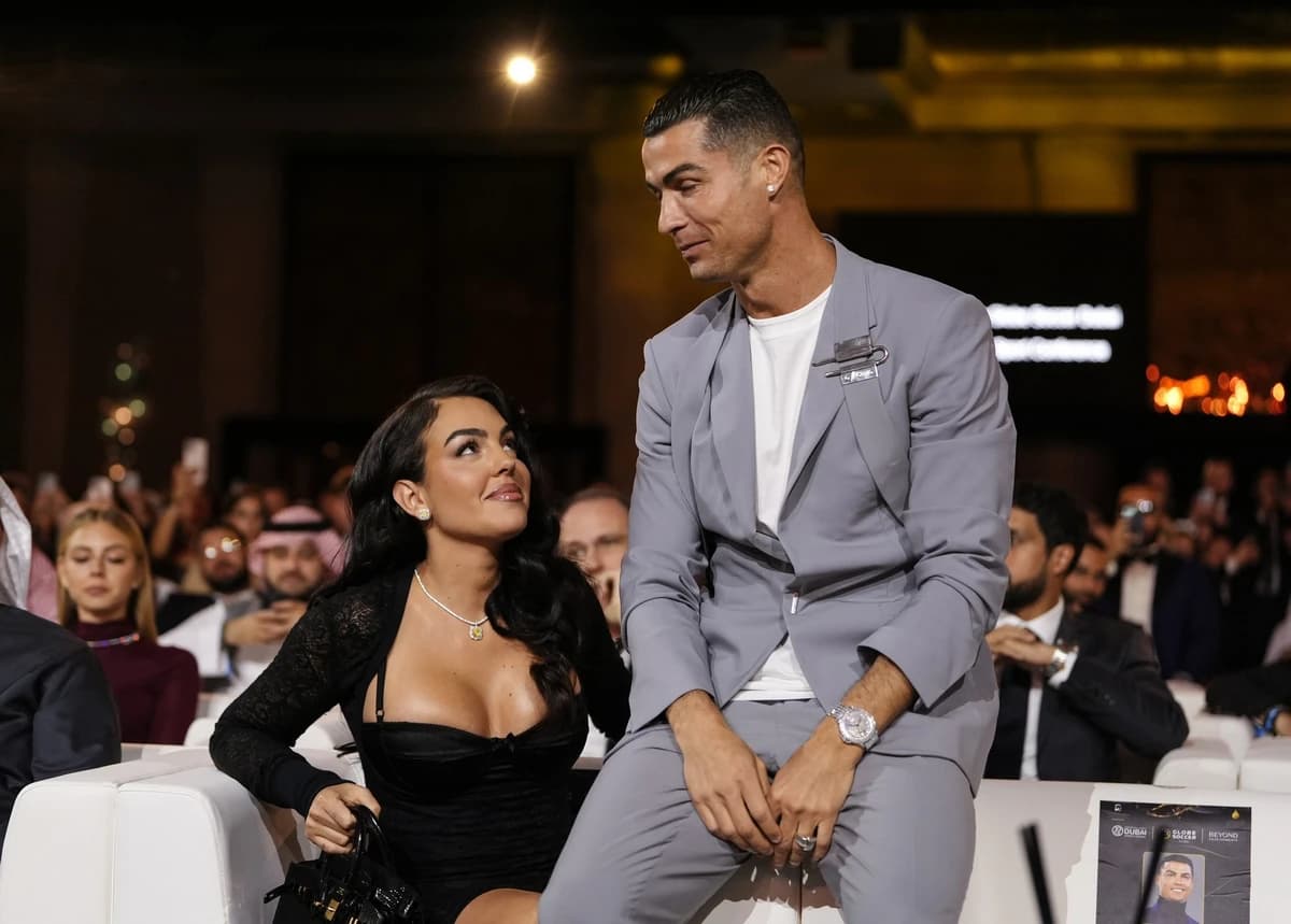 Cristiano Ronaldo nu s-a putut abține, după ce sute de oameni au apărut la biserică pentru nunta lui
