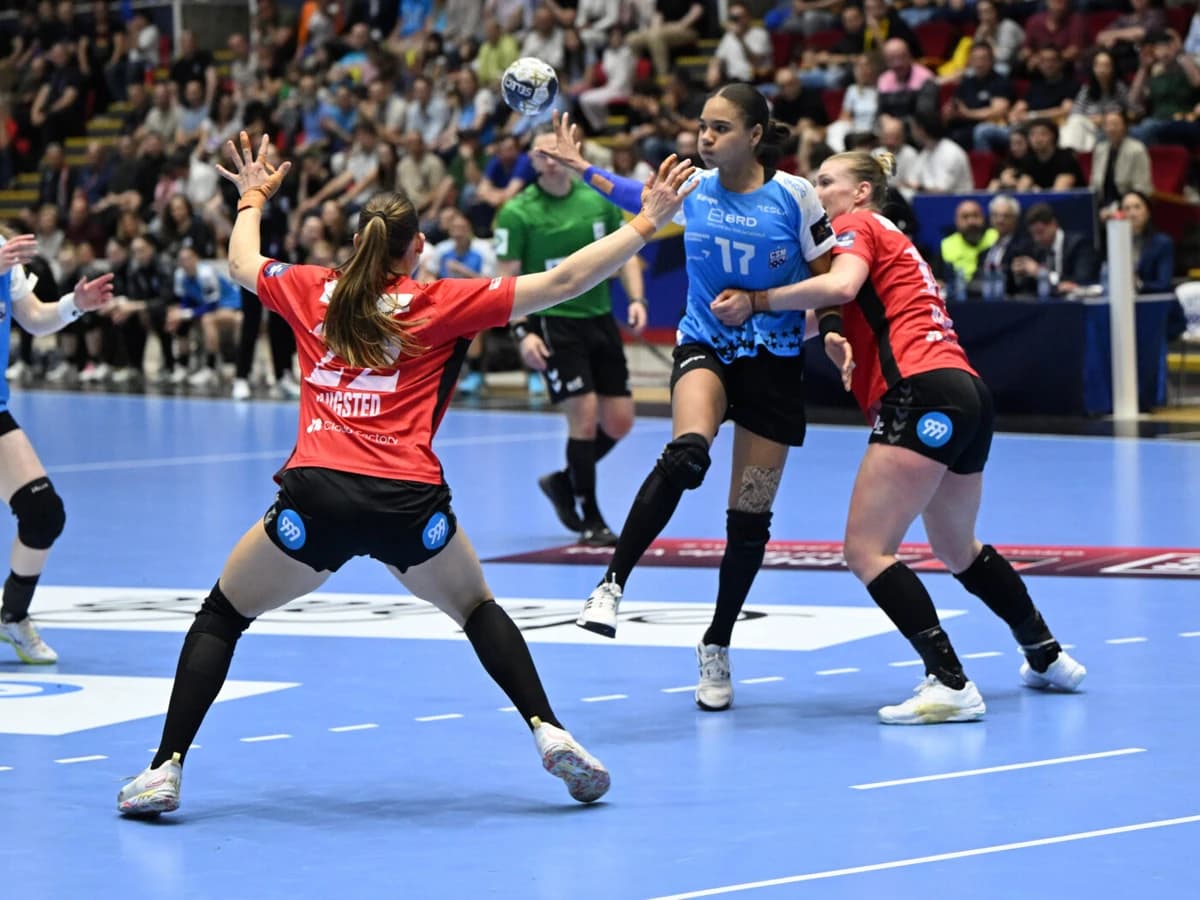 CSM București – Metz live semifinală Final Four de la ora 16:00. „Tigroaiecele” vor să câștige Champ
