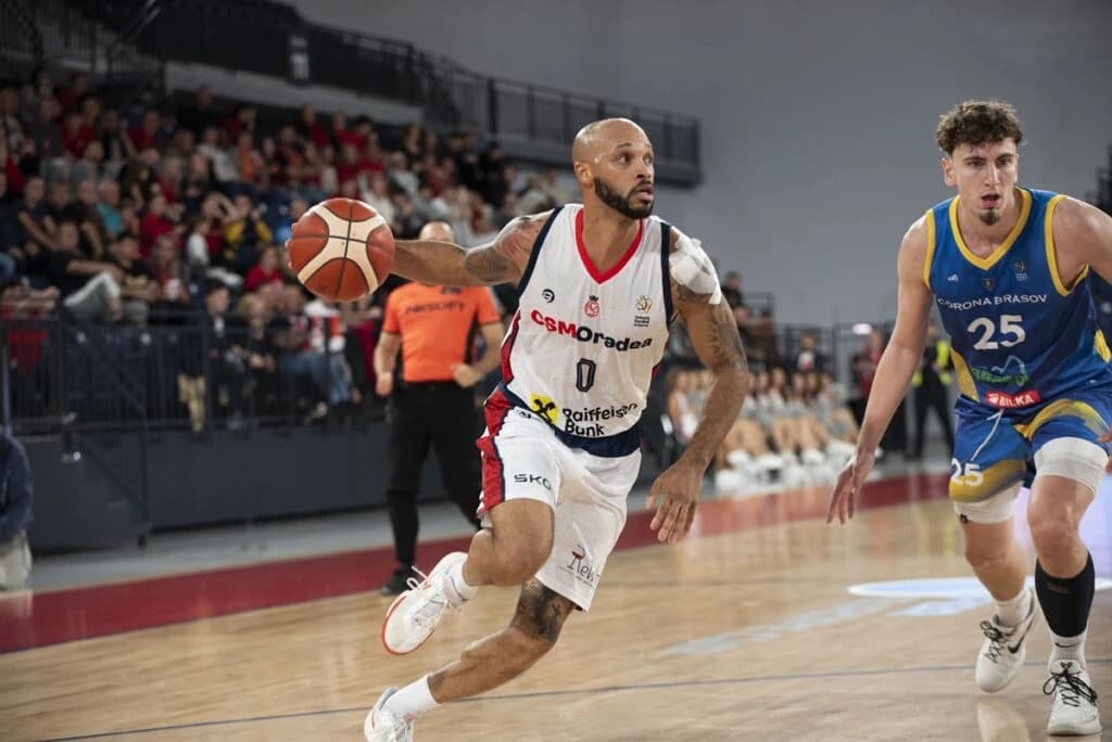 CSM Oradea, vicecampioana României din baschetul masculin, îl păstrează pe Kris Richard pentru sezon