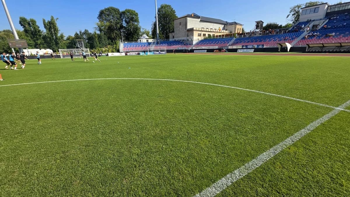 Cum arată gazonul de la Târgoviște pe care FCSB va juca în SuperLiga! Gigi Becali plătește 10.000 de