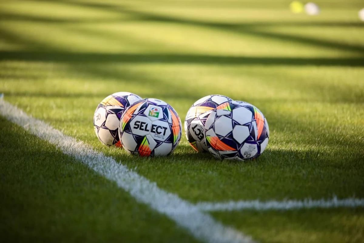 Cum arată primul 11 al fotbaliștilor români fără contracte. Ar câștiga Superliga României?