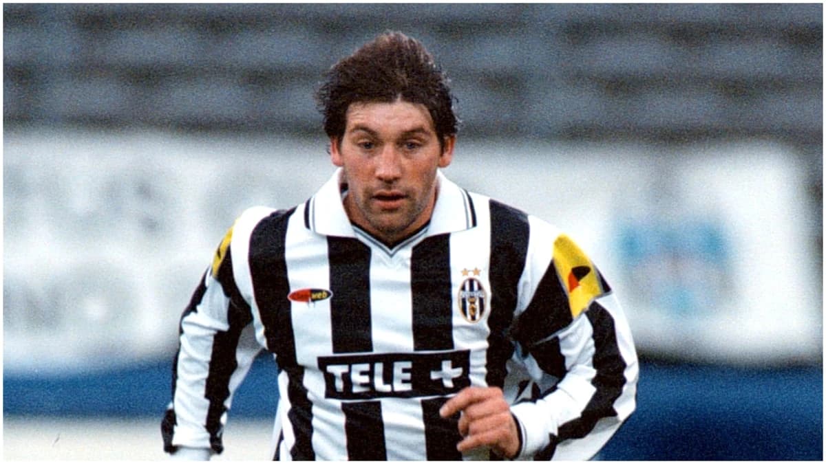 Cum și-a risipit averea ”cel mai puternic jucător”. Fotbalistul a murit la 49 de ani, după ce boala