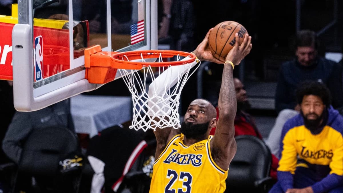 Curg ofertele pentru LeBron James! Cei cinci „titani” care luptă pentru semnătura „Regelui”