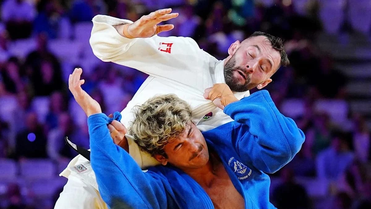 Cusack emulates parents by winning judo medal for Scotland