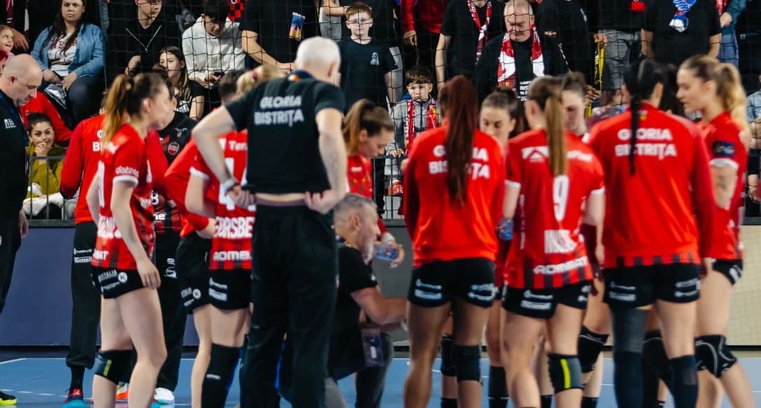 Cutremur în handbalul românesc! Campioana se desparte de ZECE jucătoare