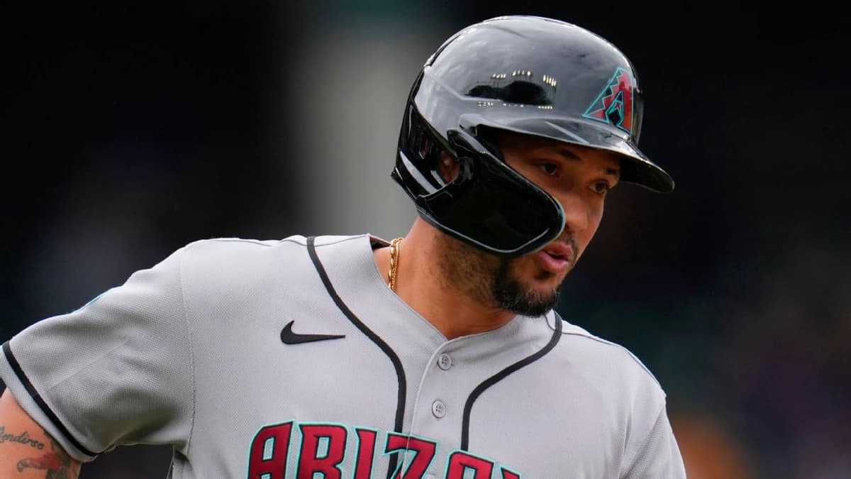 D-backs' Vargas hit streak sets Venezuelan mark