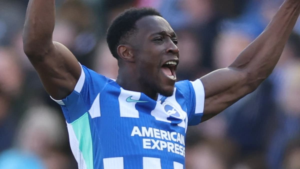 Danny Welbeck transfer news: Chelsea hold positives talks with Brighton over signing of striker