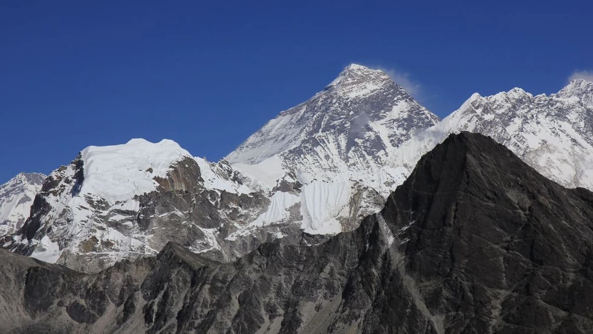 Dat dispărut pe Everest și presupus mort, a fost găsit în viață după șase zile: „Vremea a fost foart